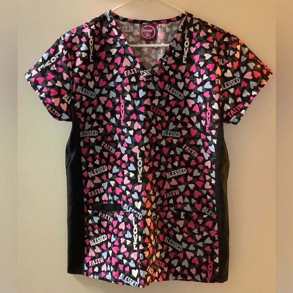 DIVINE SCRUBS BY JDM UNIFORMS SCRUB TOP SIZE S